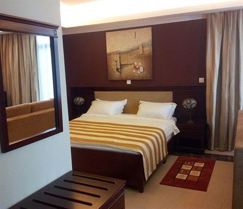 Roca Golf Hotel บุจัมบุรา ภายนอก รูปภาพ
